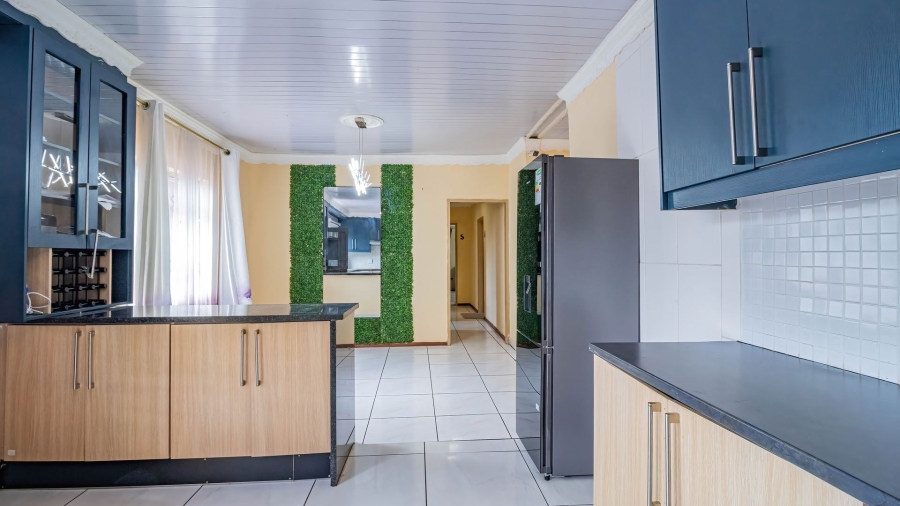 7 Bedroom Property for Sale in Mogwase Unit 4 North West